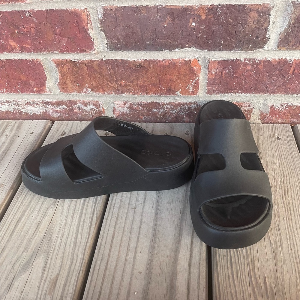 Women’s Black Crocs Getaway Platform H-Strap Wedge Slip On Sandals Size 6